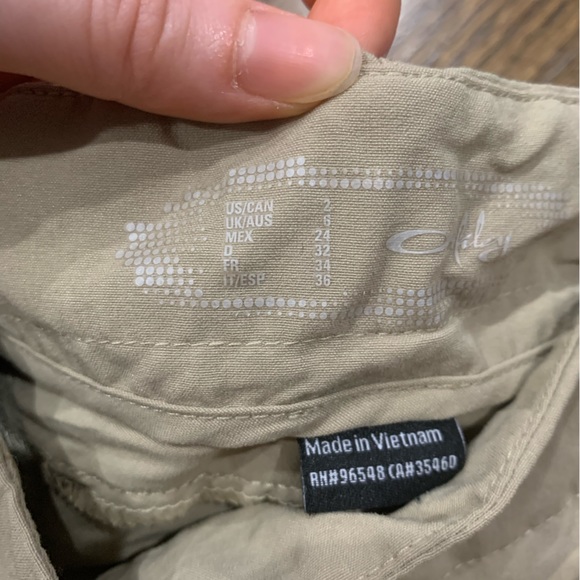 Good Condition Women’s Oakley Shorts Size 2 Tan Colour - Picture 7 of 10